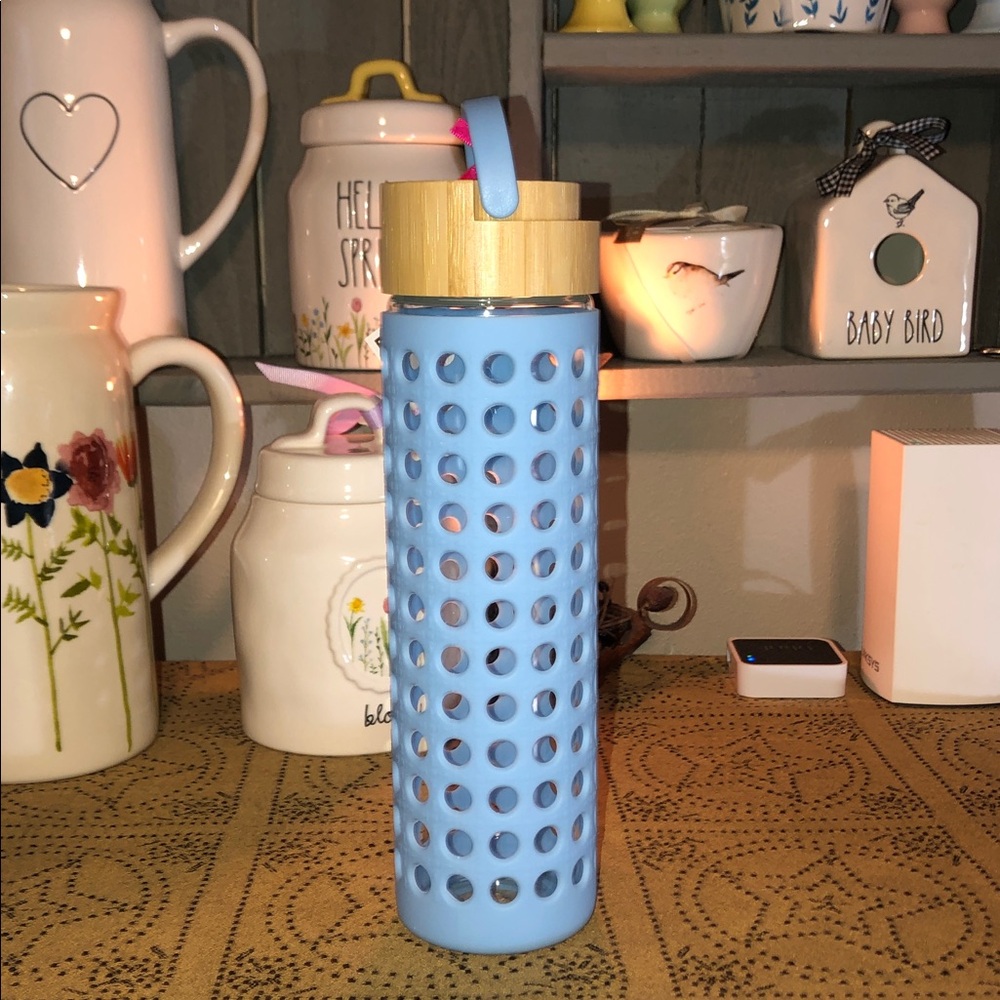 Lilly Pulitzer Glass Water Bottle Featured In Frenchie Blue Caning - Picture 4 of 13